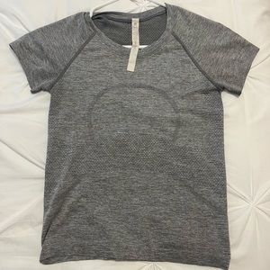 Lululemon swiftly tech shirt cropped size 4